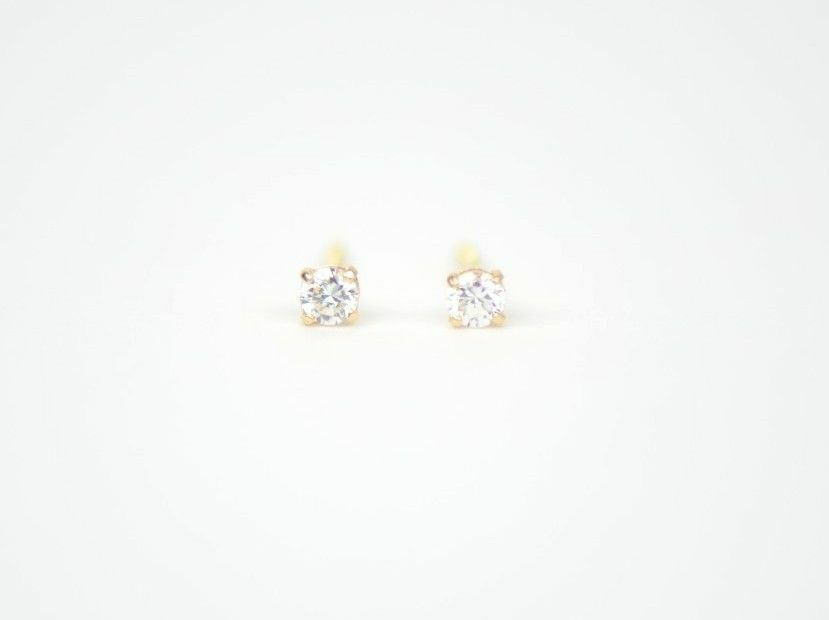 CZ Stud Earring Round cut in 14k yellow gold Screw back