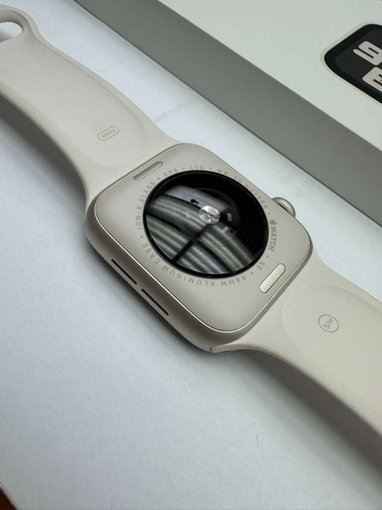 Apple Watch SE (Gen 2) 44mm Starlight Aluminum GPS + Cellular A2727 Sport Band